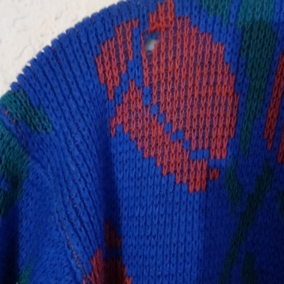 A little hanger hole I took a picture of it - Picture 2 of 2